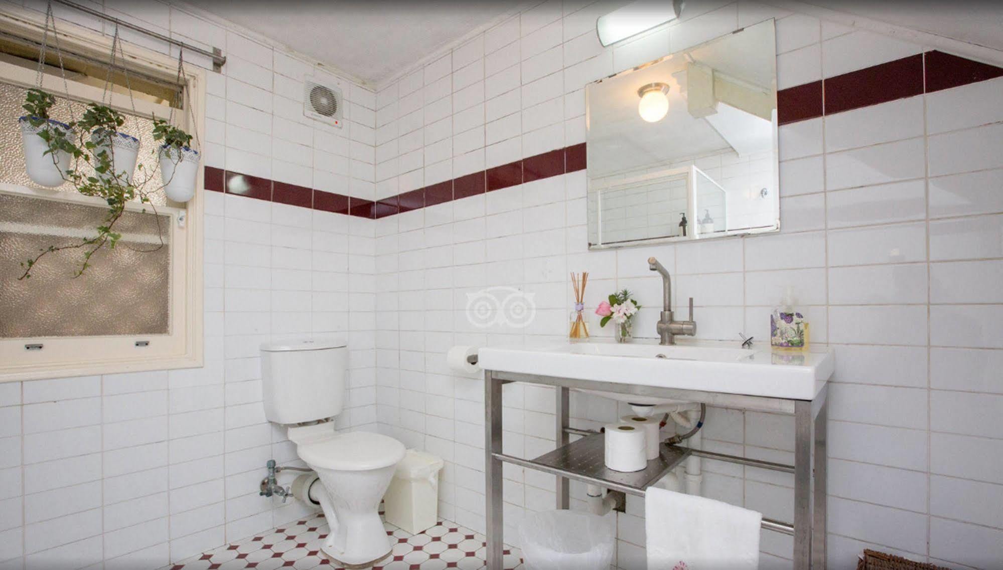 Admiral Collingwood Lodge *